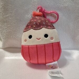 Squishmallows "Elpha" The Cupcake‎ Plush Keychain 🧁
